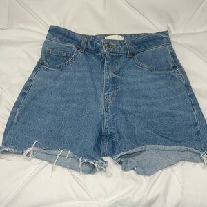 H&M Distressed High-Waisted Jean Shorts Size 4
